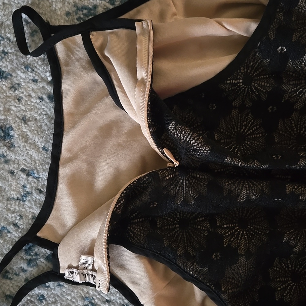 3 PC Romper LOT (ALL SIZE MEDIUM) - Picture 5 of 13